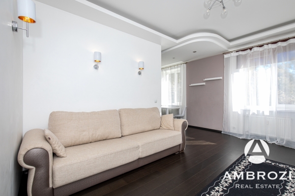 Cozy and spacious 2-room apartment with a balcony, in a solid building with its own parking and high ceilings, Kristiina 27