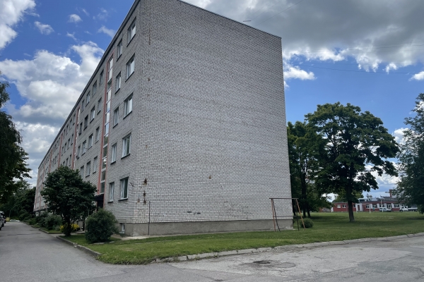 In the city of Sillamäe, a 2-room apartment is for sale at J.Gagarini tn 23