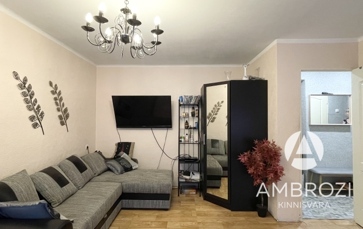 In the city of Sillamäe, a 2-room apartment is for sale at the address, Kesk tn 41