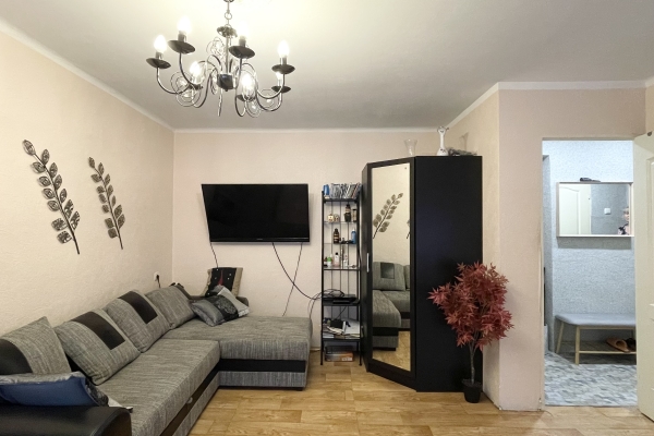 In the city of Sillamäe, a 2-room apartment is for sale at the address, Kesk tn 41
